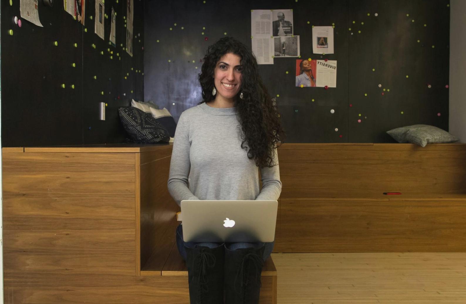 Analyse de flux de trésorerie sur un tableau avec graphiques et tendances financières